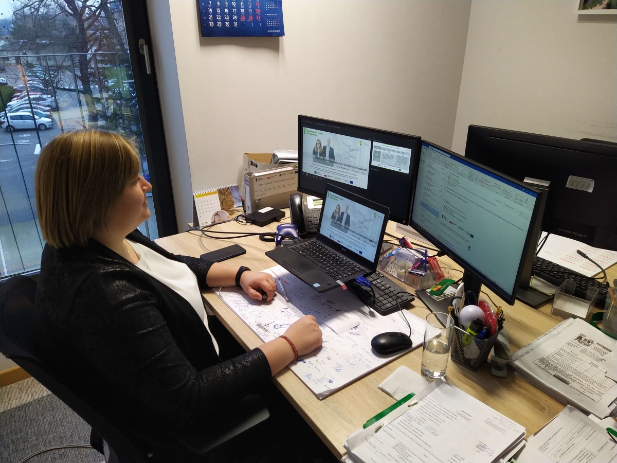 Malwina Śnieg – doradca energetyczny WFOŚiGW w Gdańsku – podczas szkolenia dla pomorskich urzędników zdj. WFOŚiGW w Gdańsku 