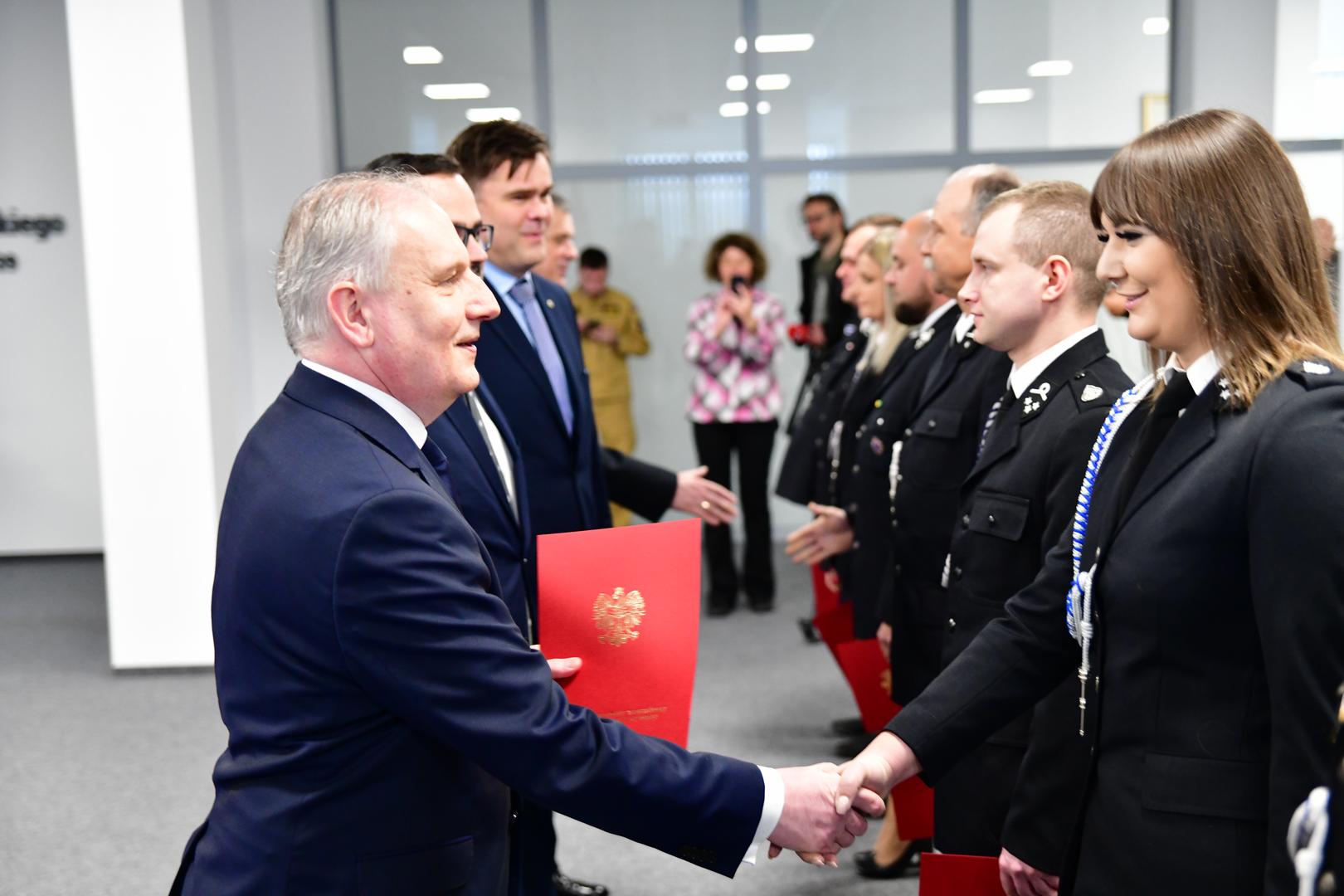 Uroczystość wręczenia promes na zakup samochodów ratowniczo-gaśniczych