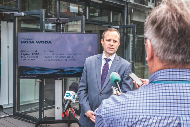 Prezes WFOŚiGW w Gdańsku Marcin Osowski podczas spotkania z dziennikarzami o programie Moja Woda