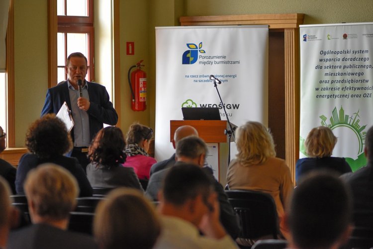 Konferencja „W kierunku gospodarki niskoemisyjnej – realizacje, plany, wizje”. Wystąpienie Zdzisława Czuchy – koordynatora doradców energetycznych w WFOŚiGW w Gdańsku zdj. Michał Barcz