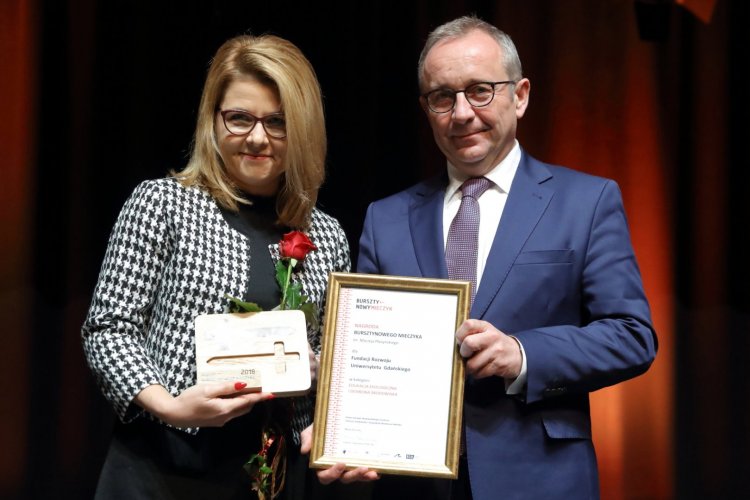 Prezes WFOŚiGW w Gdańsku Maciej Kazienko i prezes FRUG Marzena Chojnacka 