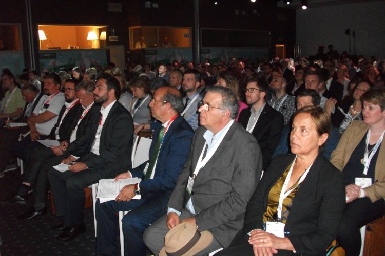 Obrady w ramach Green Week w Brukseli, uczestnicy spotkania zgromadzeni w sali, słuchają prelekcji