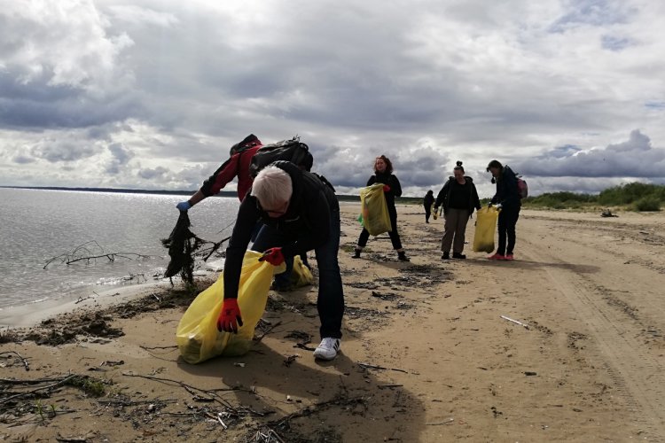 Sprzątanie rezerwatu Mewia Łacha 
