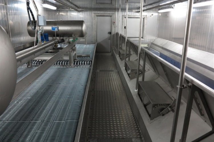 Urządzenia chłodnicze w tunelu zamrażalniczym w Warmińskich Zakładach Przetwórstwa Owocowo – Warzywnego zdj. WZPO